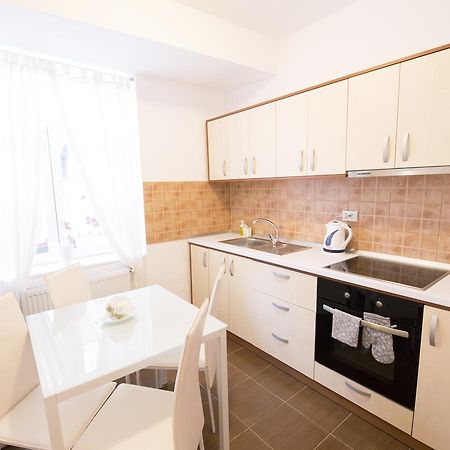 Sunny Old Town Apartment Braşov Exterior foto