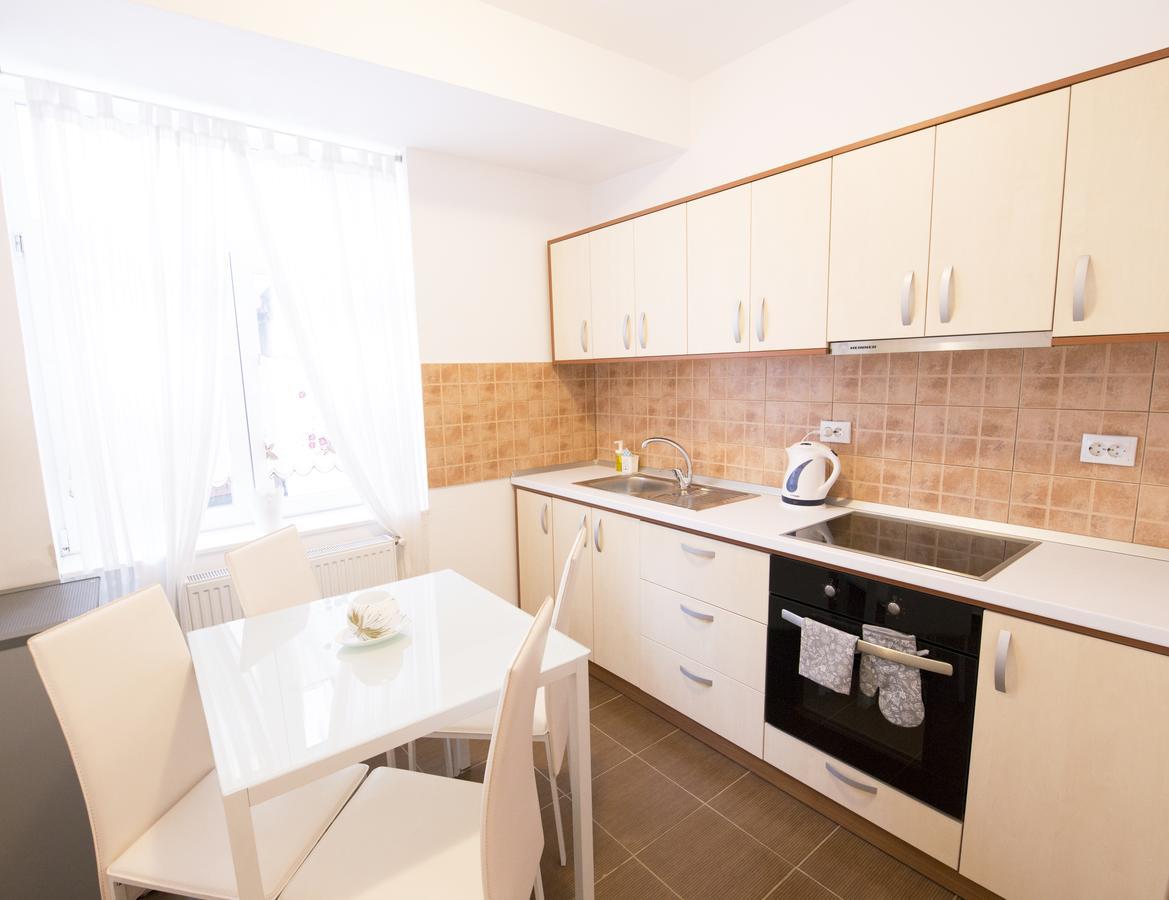 Sunny Old Town Apartment Braşov Exterior foto